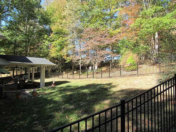3rd image of 113 E Bunting Ln