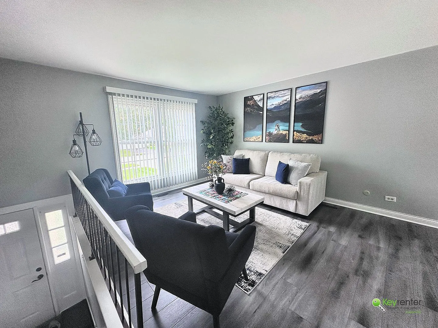 Spacious & Updated 3 BR Single-Family Home for Rent in Naperville! — Photo 3
