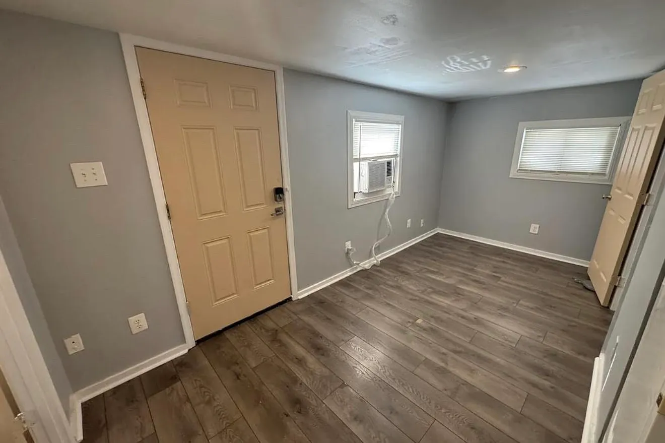 1 bed, $1,300 — Photo 2