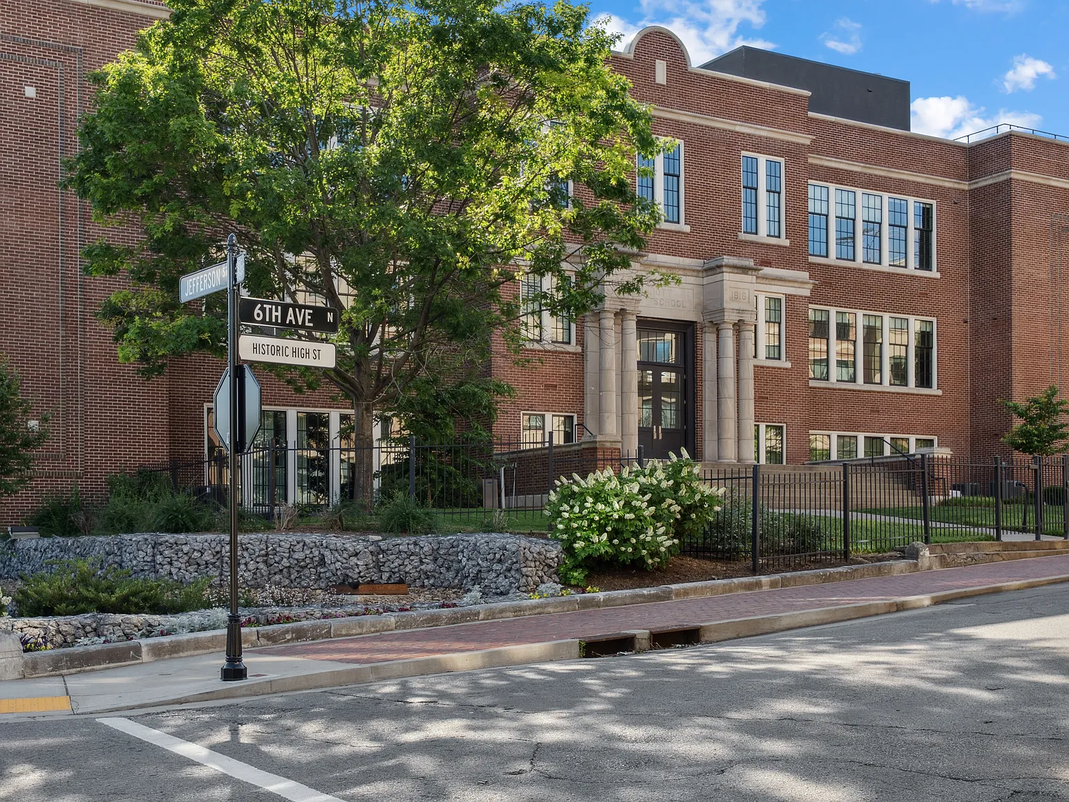 601 Madison St — Photo 2