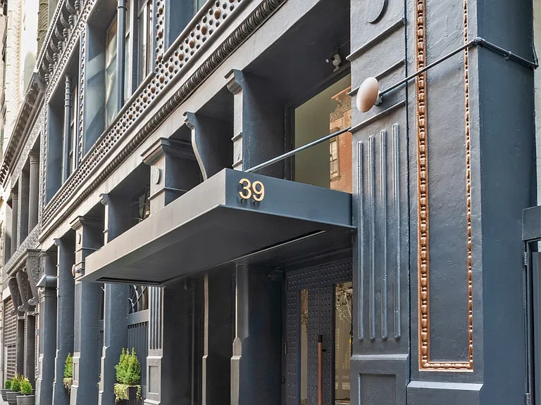 39 E 12th St #310 — Photo 9