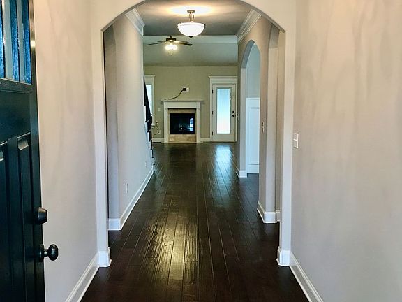 5th image of 530 Salterton Way