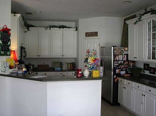 4th image of 17525 Queensland St