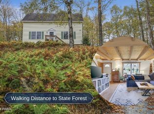 169 Rocky Mountain Dr, Greentown, PA 18426
