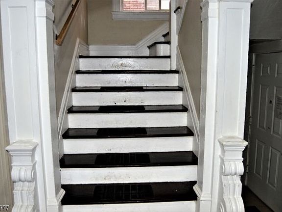 2nd image of 87 No Munn St