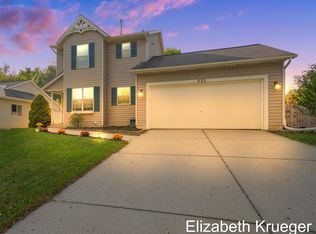 235 Olivia Ct NW, Grand Rapids, MI 49504
