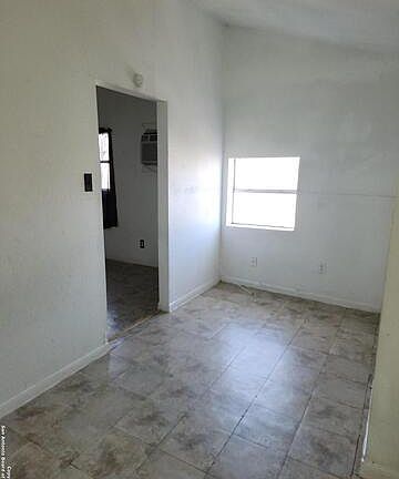 4th image of 823 Venice St #8