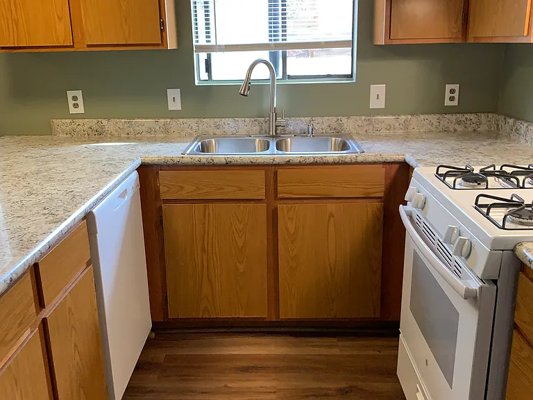 585 Sunset Ln — Photo 12