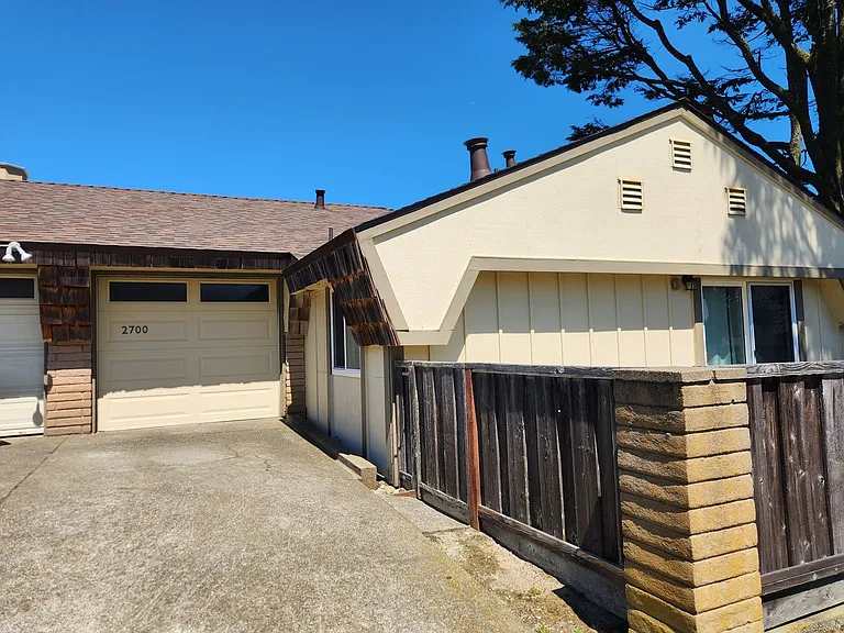 2700 Kilconway Ln — Photo 3