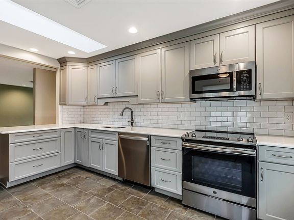 3rd image of 20 Revere Dr #20