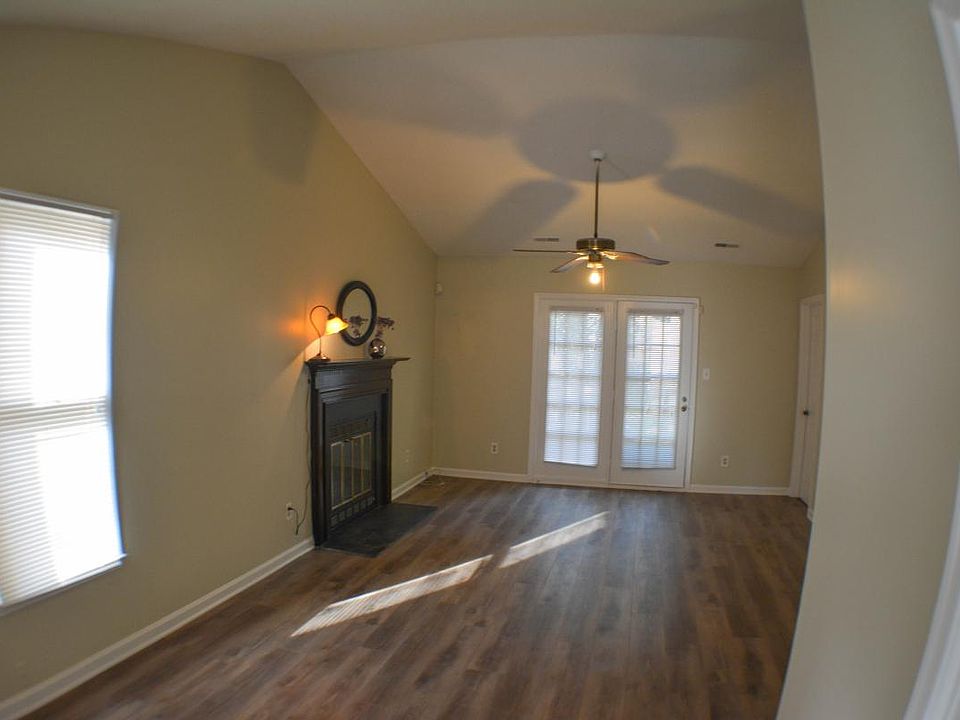 Spacious living room, just renovated