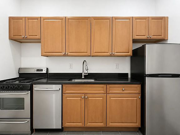 4th image of 577 2nd Ave APT 27