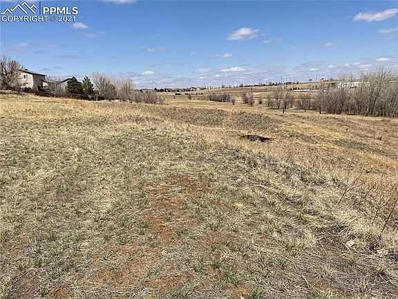 3rd image of 3811 Cresta Loma Pl