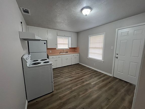 2nd image of 420 Gilbert St