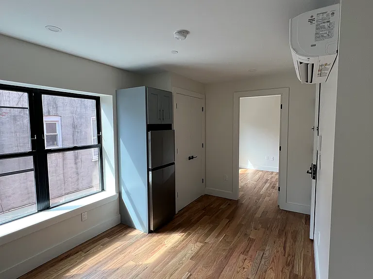 679 Watkins St #3 — Photo 2