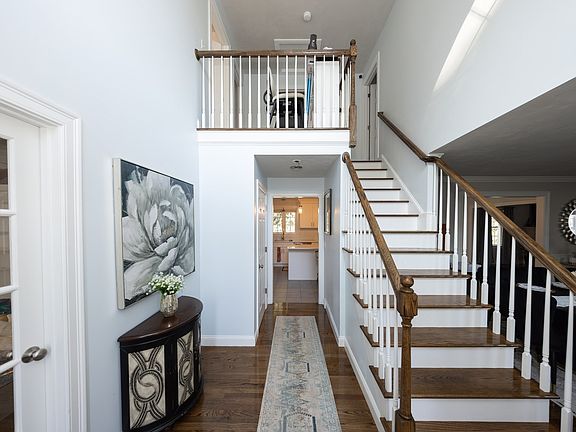 3rd image of 9 Arrowhead Way