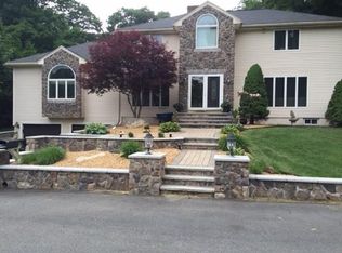 8 Liberty Ave, Burlington, MA 01803