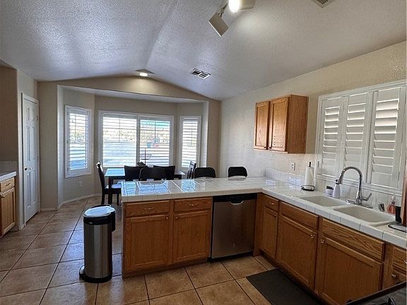 3rd image of 4417 Gracemont Ave
