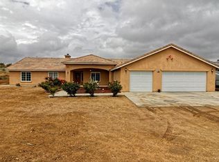 10832 Mission St, Oak Hills, CA 92344