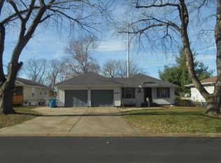 1218 S McHenry St, Independence, MO 64057