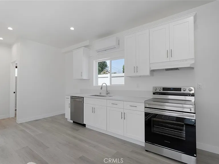2423 S Myrtle Ave — Photo 18