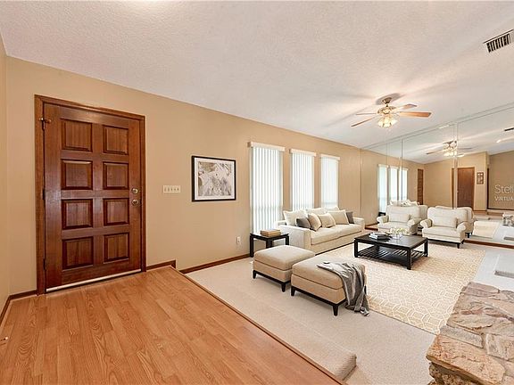 3rd image of 6723 Parson Brown Dr