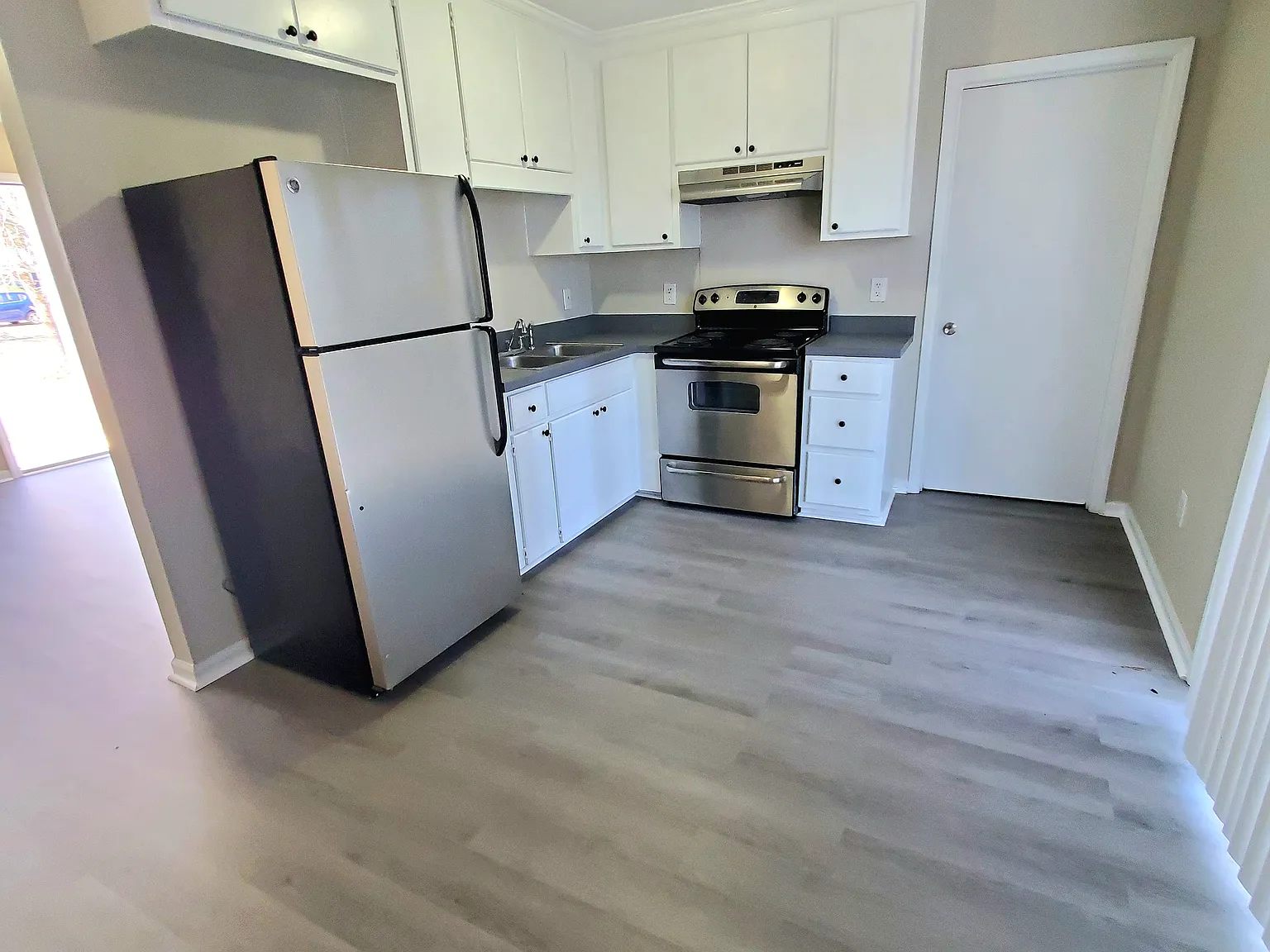 3 bed, 960 sqft, $1,175 — Photo 2