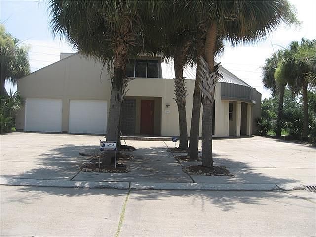 1st image of 38 Chateau Trianon Dr