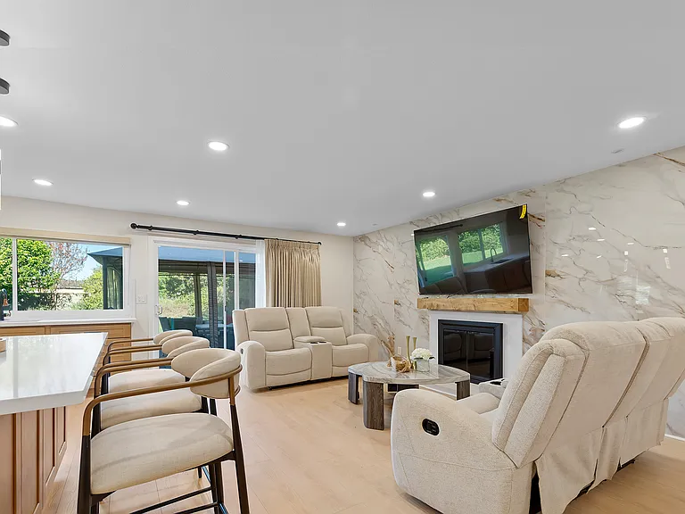 9851 Cloverdale Ave — Photo 42