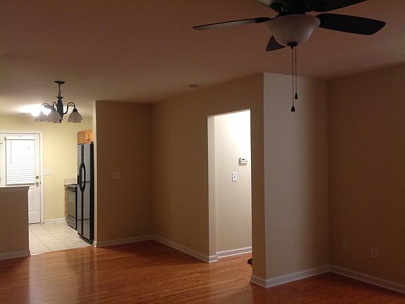 Hallway/Garage/1/2Bath