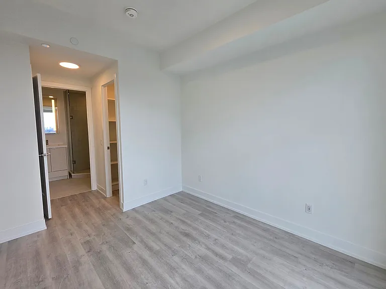 60 Central Park Dr #2110 — Photo 11
