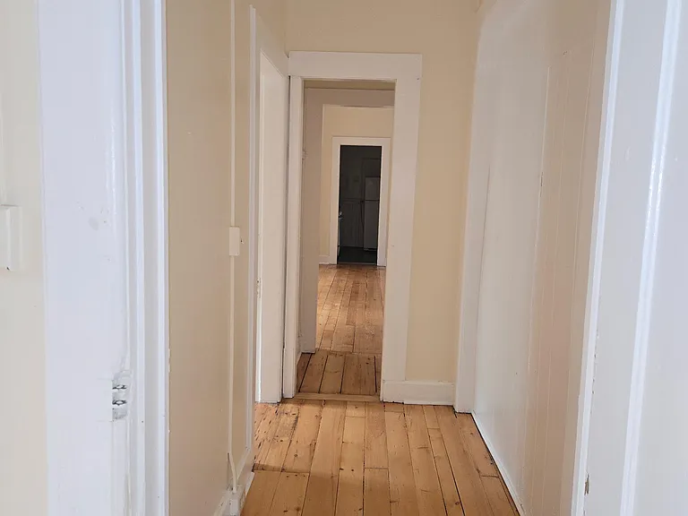 1076 Forest Rd #4 — Photo 6