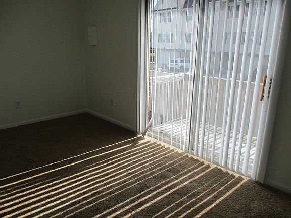 5th image of 737 Sea Oaks Ct APT 202