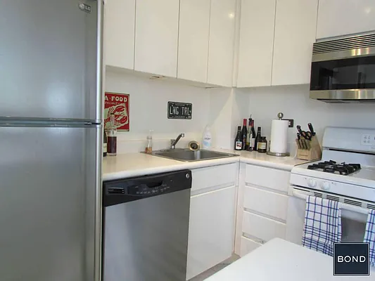 Sold by Bond New York | media 9