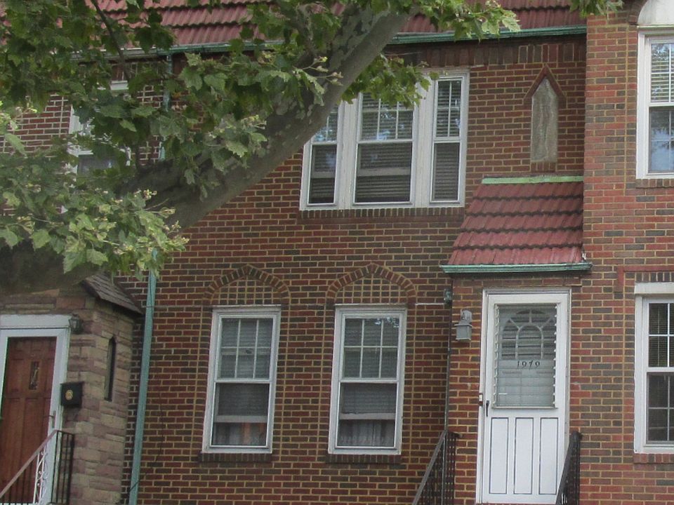 1st image of 1979 E 28th St