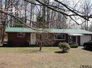4 Lawrence Cir, Halfmoon, NY 12065