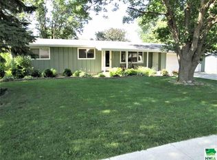 1621 N 2nd St, Sheldon, IA 51201