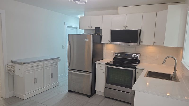 North Vancouver House for rent - 2 Bedrooms — photo 7