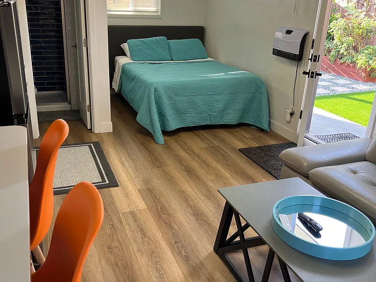 1155 1/2 Aloha Dr — Photo 2