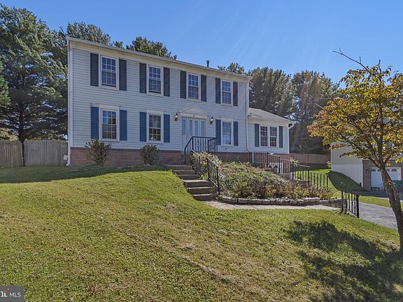 2nd image of 6 Bostwick Ct