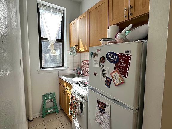 3rd image of 434 E 89th St APT 4D