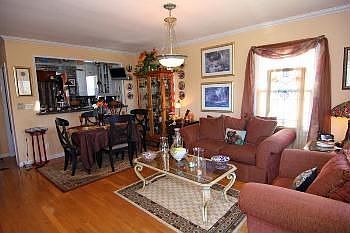 3rd image of 717 N Dunn St