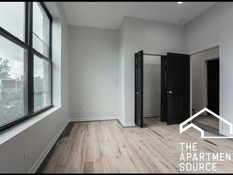 2703 W Thomas St #3 — Photo 4