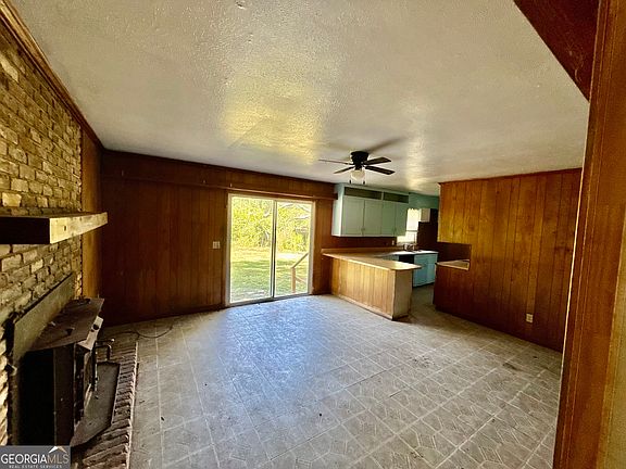 2nd image of 2109 N Maple Dr