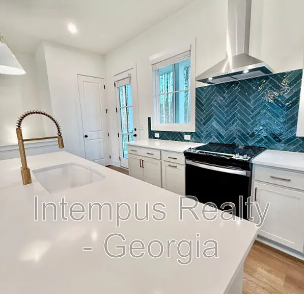 102 Pinecone Pkwy — Photo 3