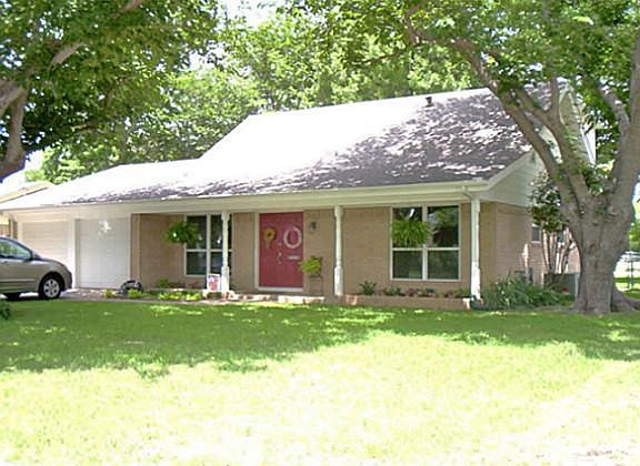 2nd image of 3913 Burkett Dr