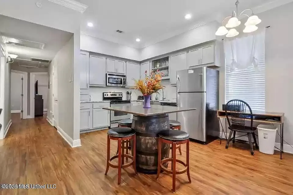 2 bed, 2.0 bath, 1000 sqft, $2,000 — Photo 2