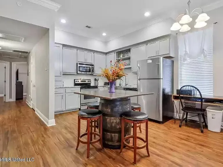 699 Dunbar Ave #304 — Photo 2