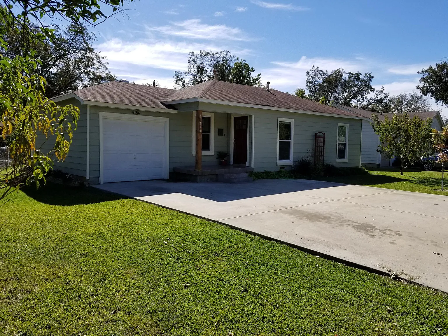 3 bed, 1.5 bath, 1200 sqft, $2,150 — Photo 2