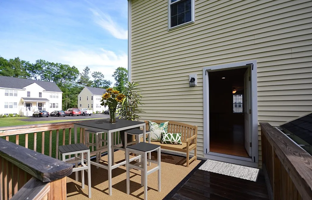 854 Temple St — Photo 2